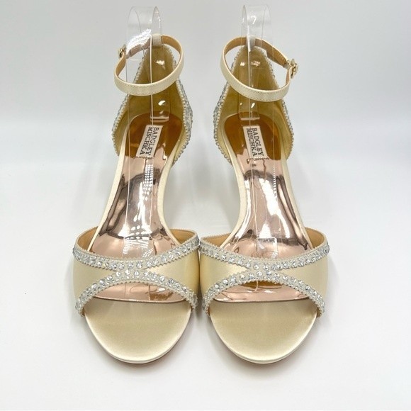 Badgley Mischka Size 10 Jeweled Ivory Satin Dress Sandals Heels Pumps Shoes - Picture 3 of 14
